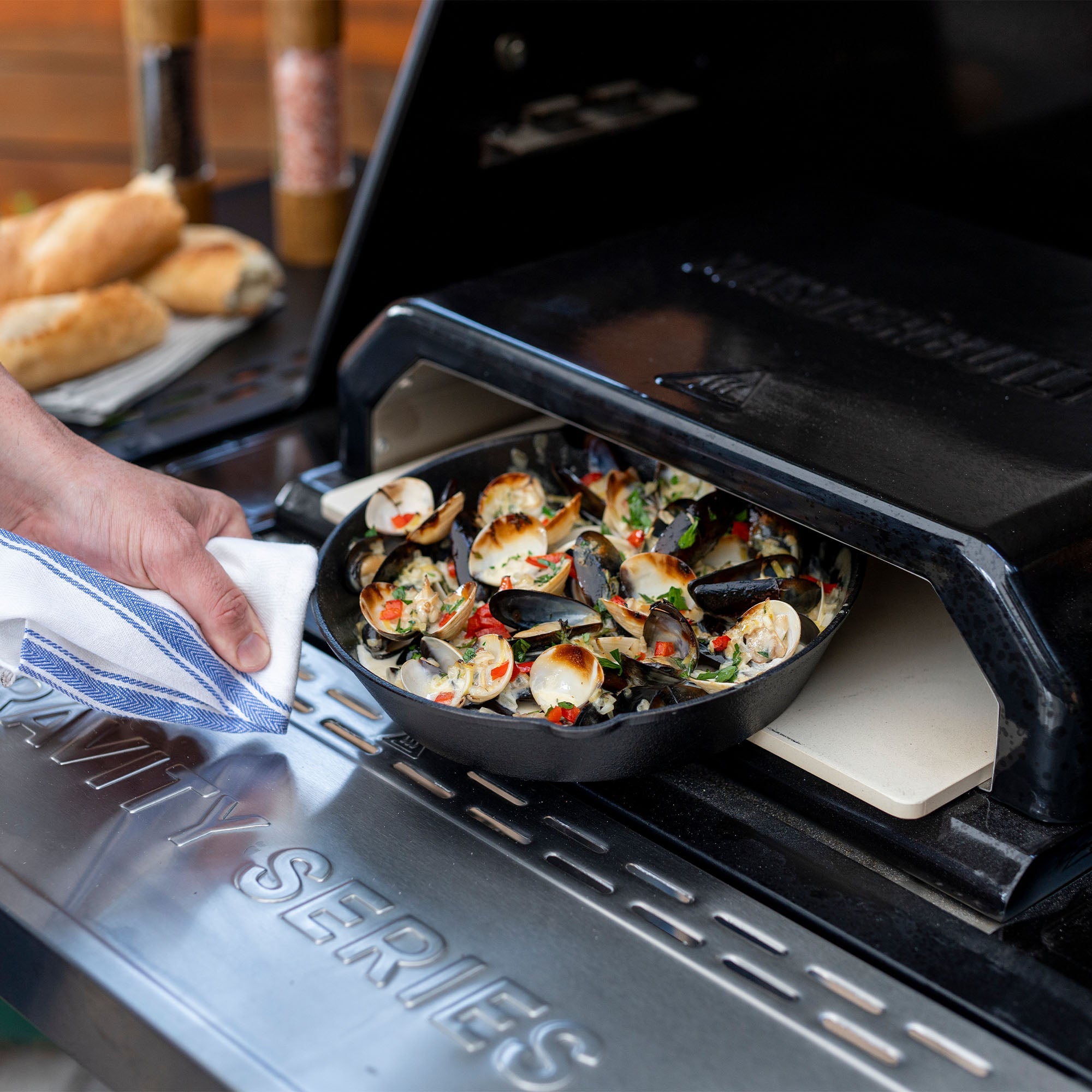 Masterbuilt 1150 Gravity Fed Charcoal BBQ Grill and Smoker with PIZZA OVEN ATTACHMENT