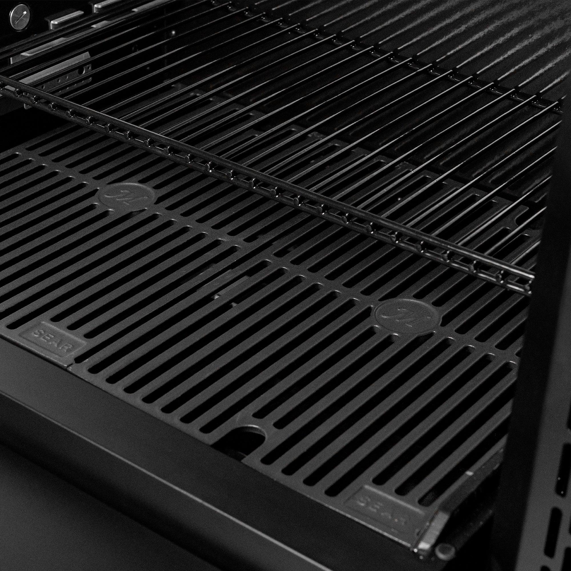 Masterbuilt Gravity Series 600 Digital WiFi Charcoal Grill and Smoker with PIZZA OVEN ATTACHMENT