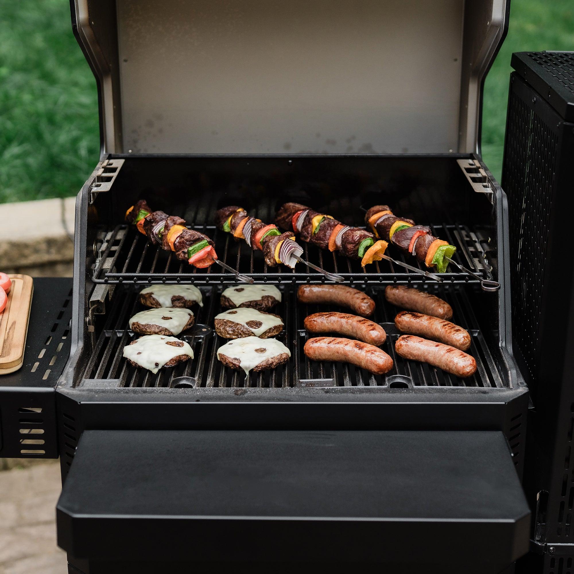 Masterbuilt Gravity Series 600 Digital WiFi Charcoal Grill and Smoker with PIZZA OVEN ATTACHMENT