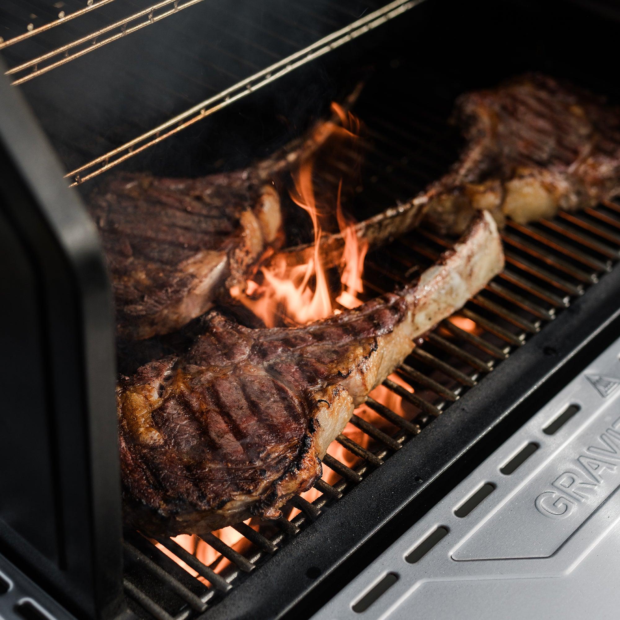 Masterbuilt Gravity Series XT Digital Charcoal BBQ Grill & Smoker with PIZZA OVEN ATTACHMENT