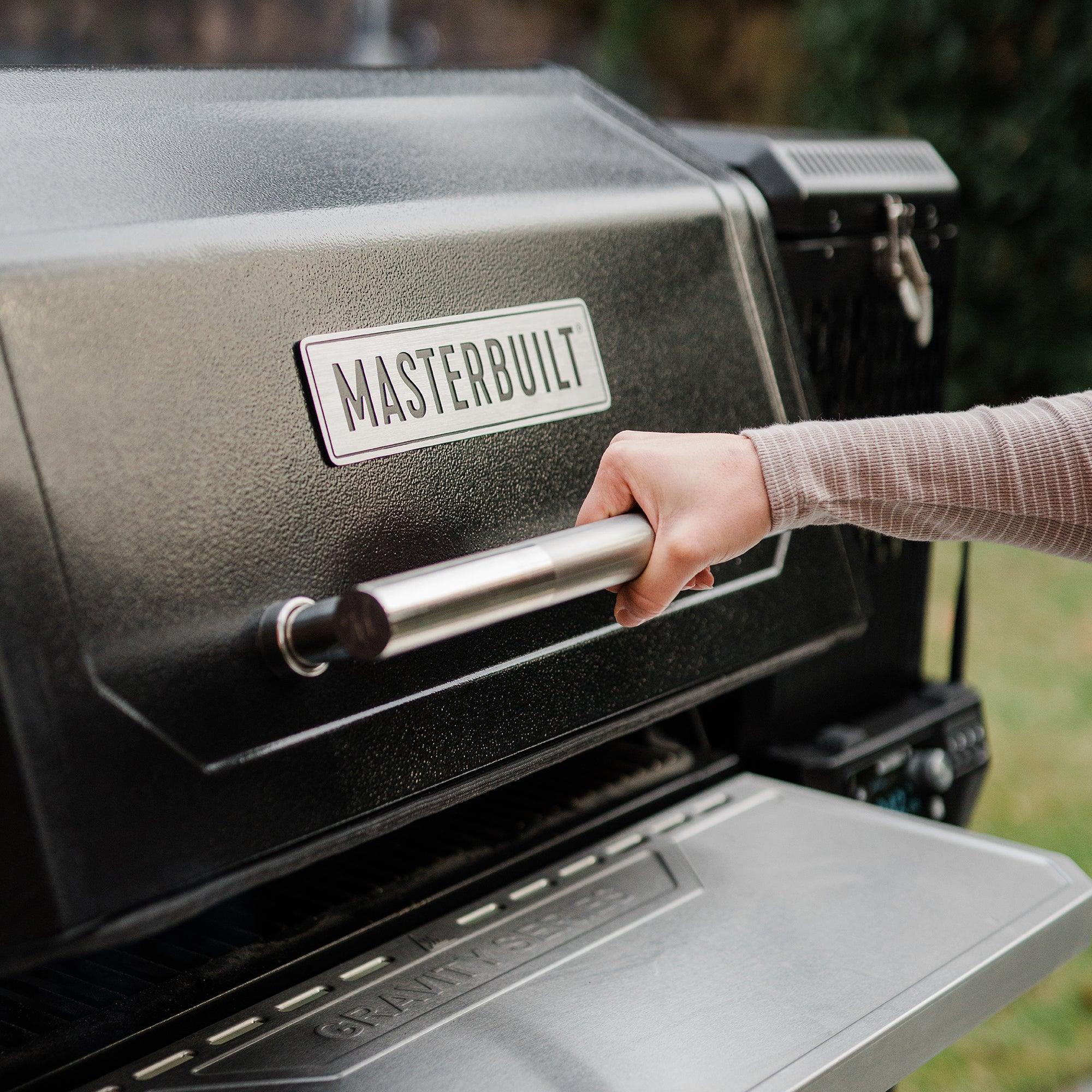 Masterbuilt Gravity Series XT Digital Charcoal BBQ Grill & Smoker with PIZZA OVEN ATTACHMENT